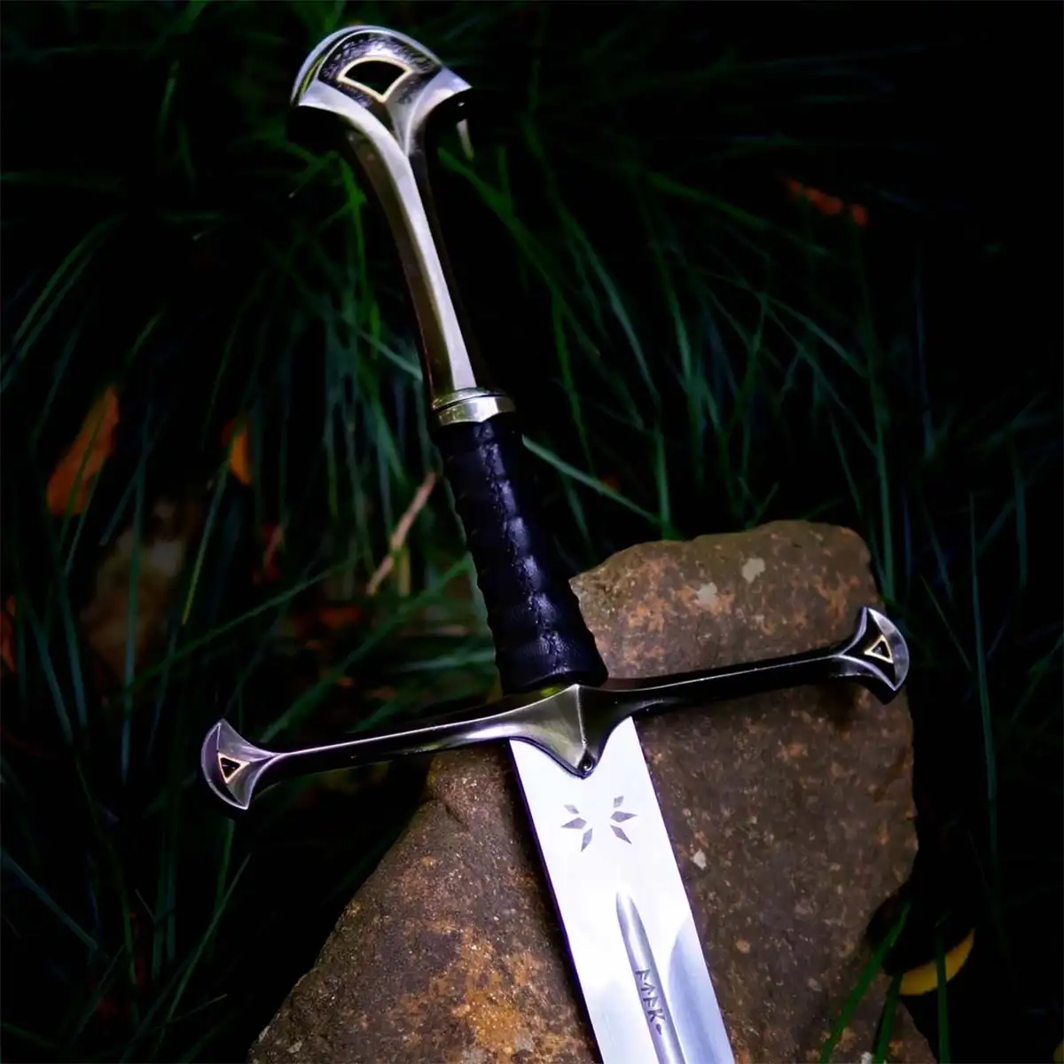 Narsil: The Sword of King Elendil – Limited Heritage Edition Mirror Polished Fittings - Blunt Blade silver