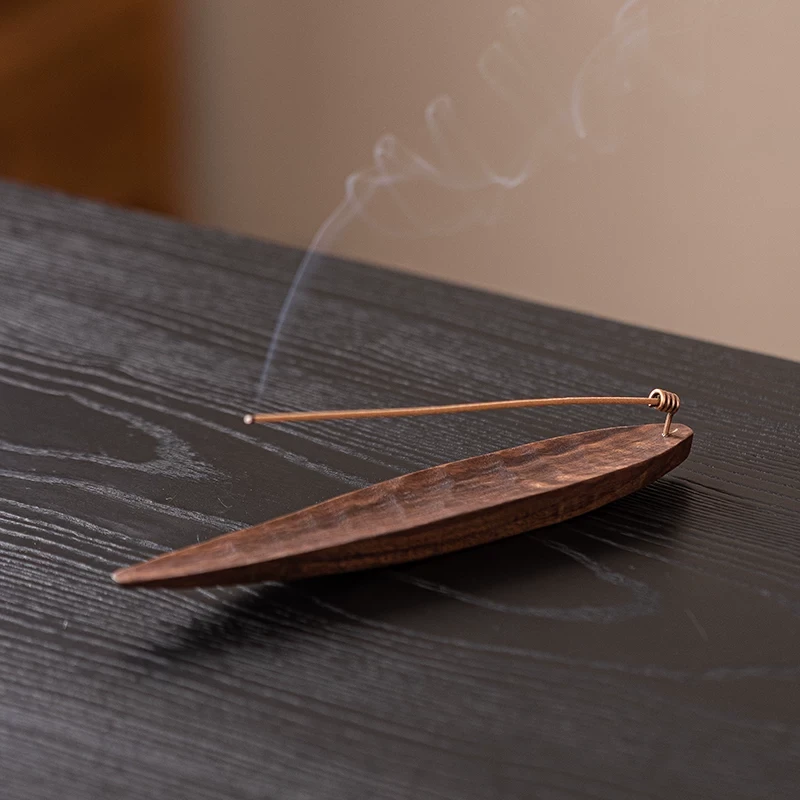 The Zenith Vessel | Hand-Carved Ebony & Walnut Zen Incense Boat 18 cm brown (Black Walnut)